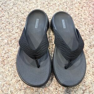 Skechers Go Walk Sandals Women’s Size 7 Black Goga Mat Ultra Go Cushioning NEW